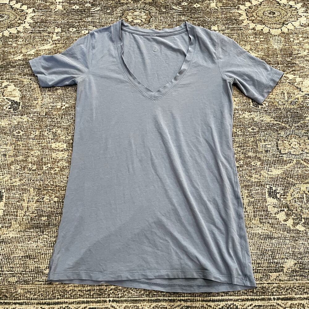 Lululemon Love Tee V Shirt Blue Denim Women's Size 6